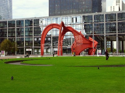 商場(chǎng)戶(hù)外地標(biāo)創(chuàng)意箭頭不銹鋼雕塑定制