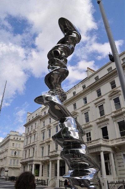 住宅區(qū)入戶(hù)鏡面創(chuàng)意假山不銹鋼雕塑定制