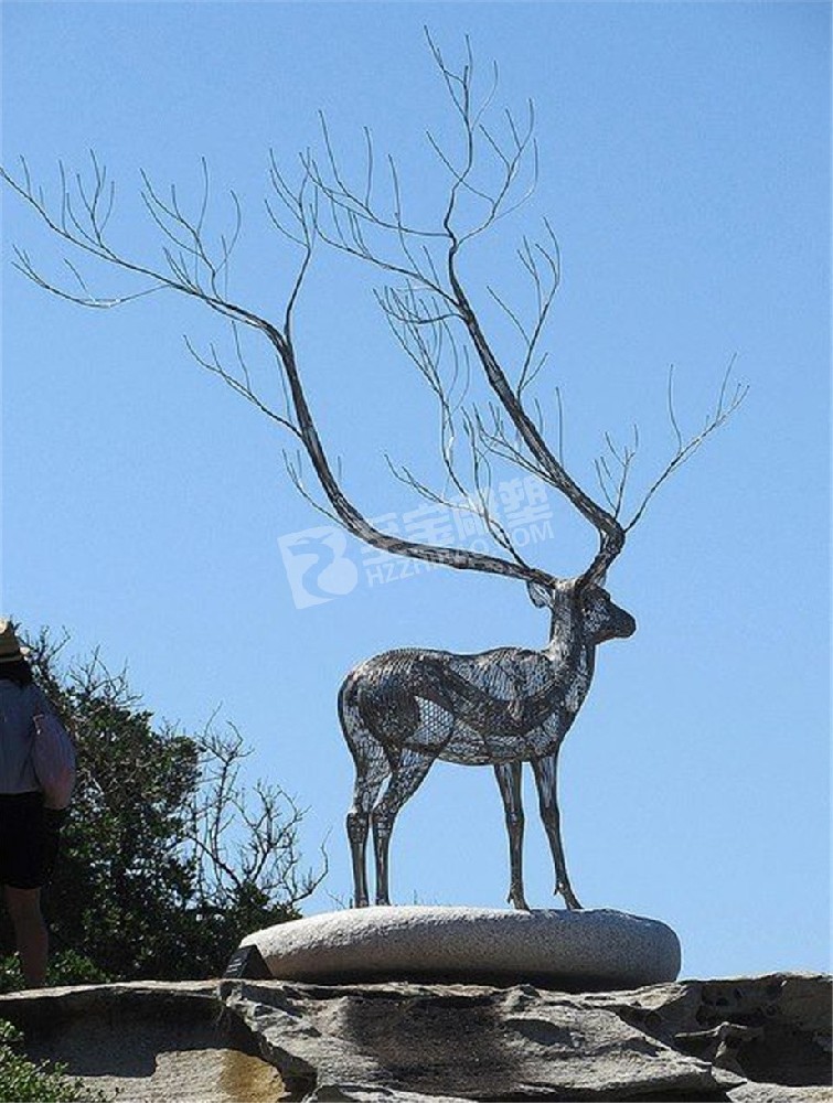 戶(hù)外鏤空鹿不銹鋼雕塑定制
