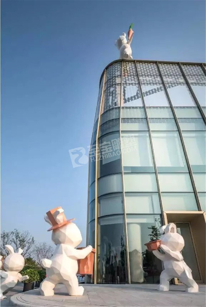 商場(chǎng)戶(hù)外切面兔不銹鋼雕塑定制