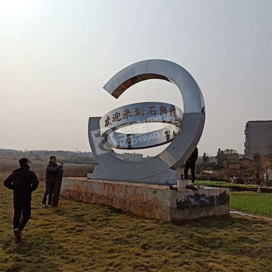 村頭建筑性標(biāo)識(shí)鏡面半圓不銹鋼雕塑定制
