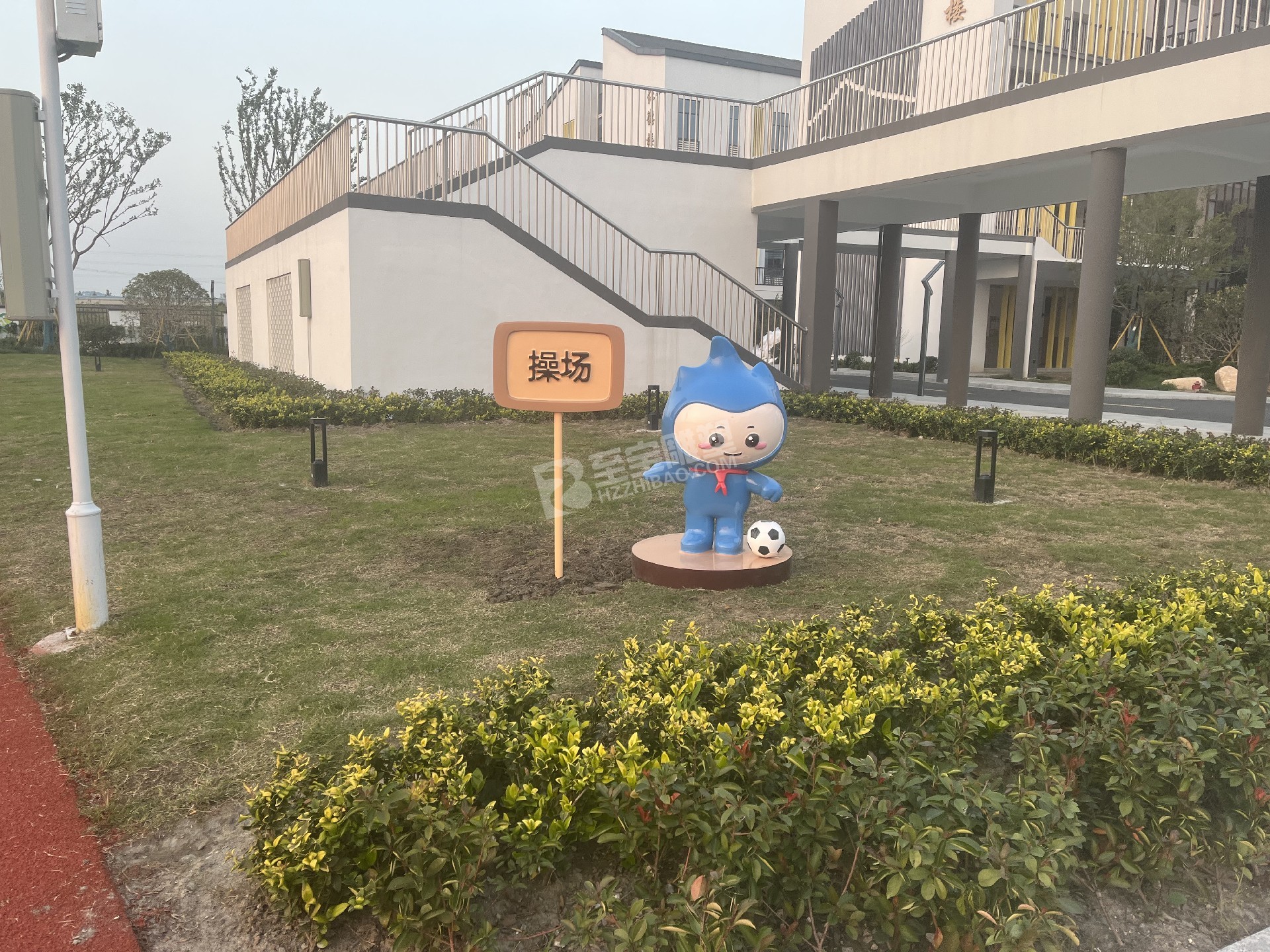 湖州吳山區(qū)愛山小學(xué)玻璃鋼雕塑、不銹鋼雕塑項(xiàng)目