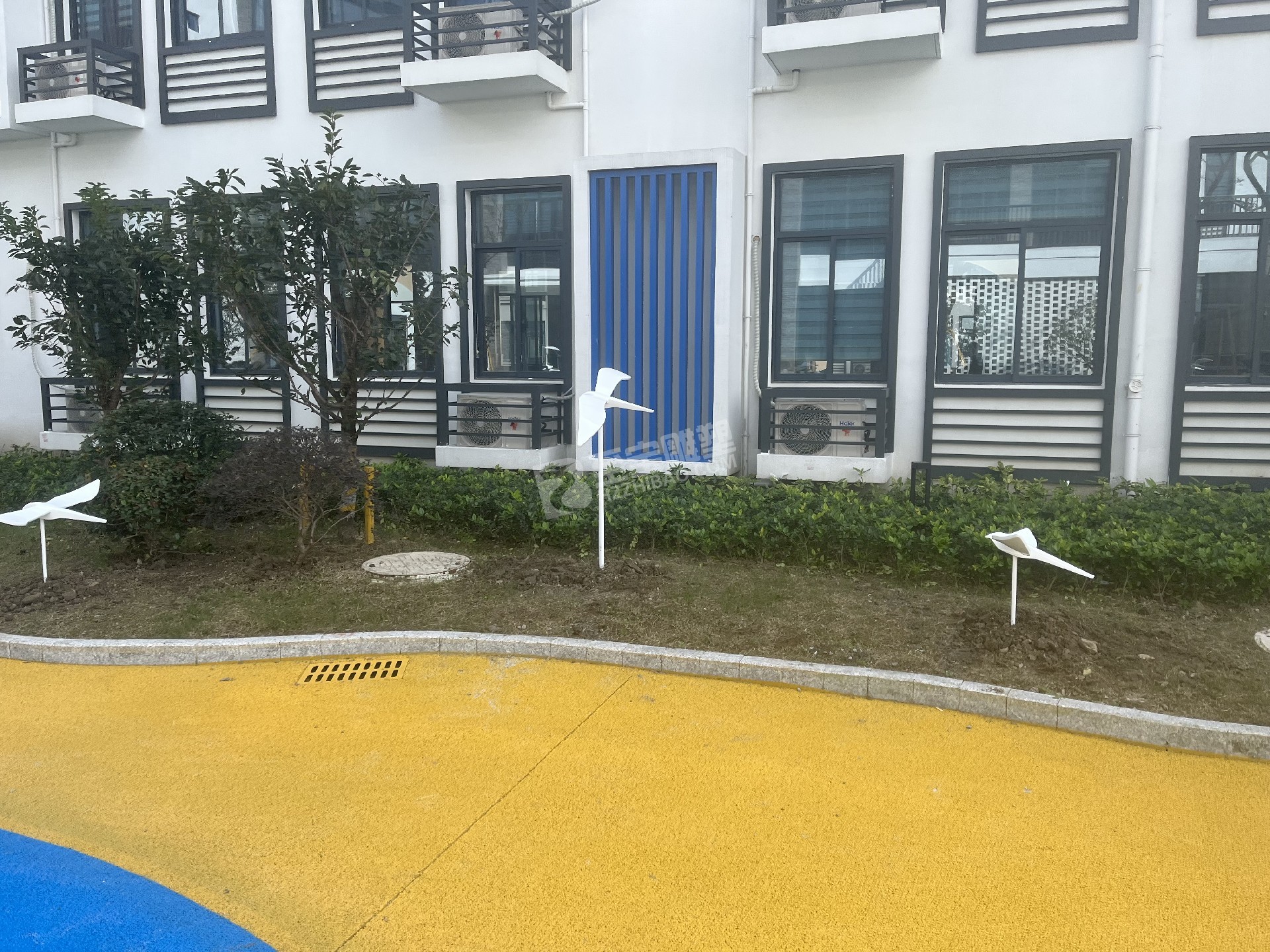 湖州吳山區(qū)愛山小學(xué)玻璃鋼雕塑、不銹鋼雕塑項(xiàng)目